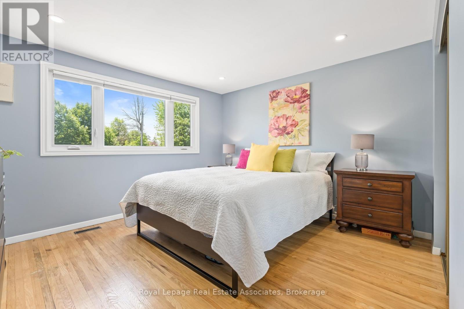 26 MARILYN CRESCENT - 18