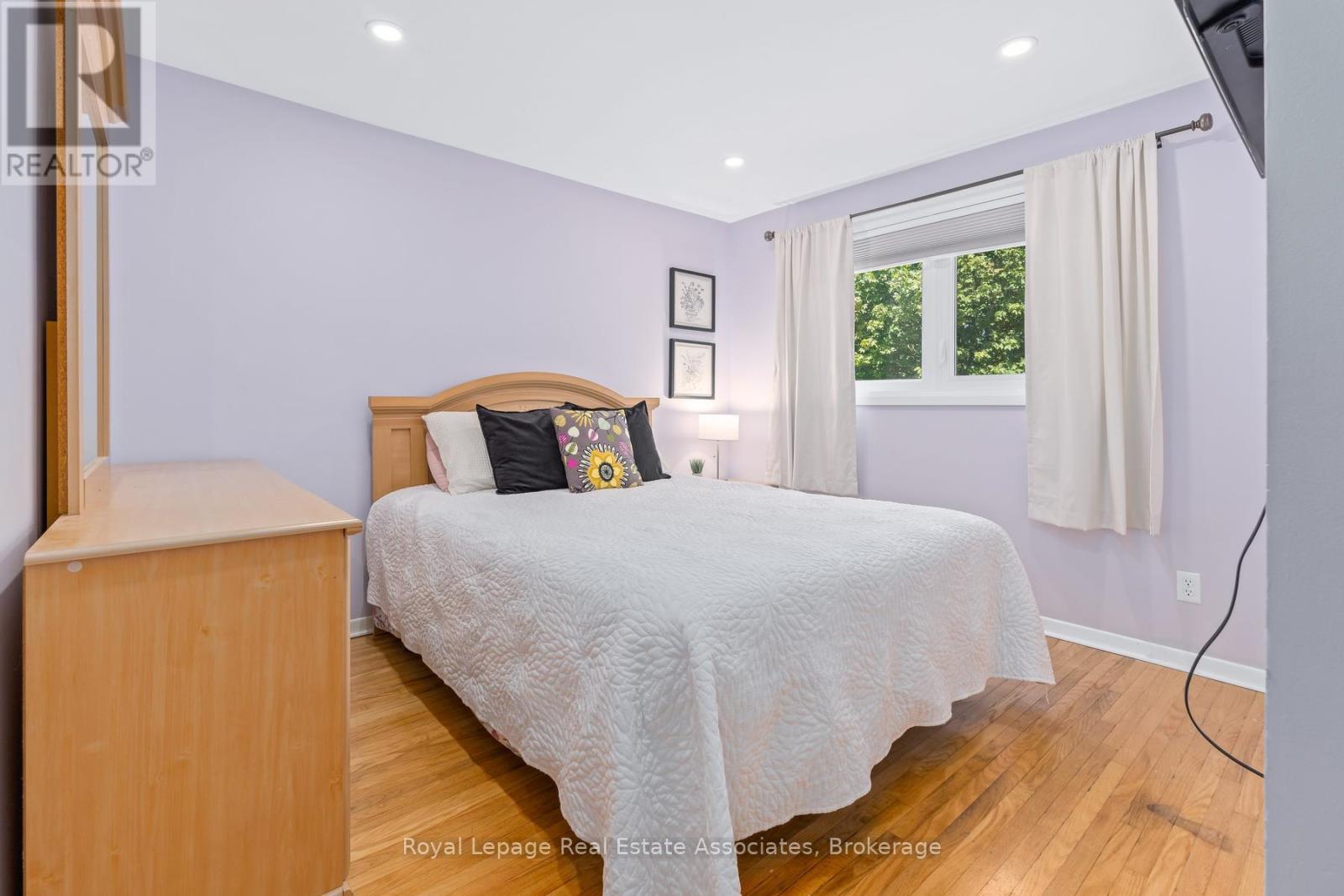 26 MARILYN CRESCENT - 19