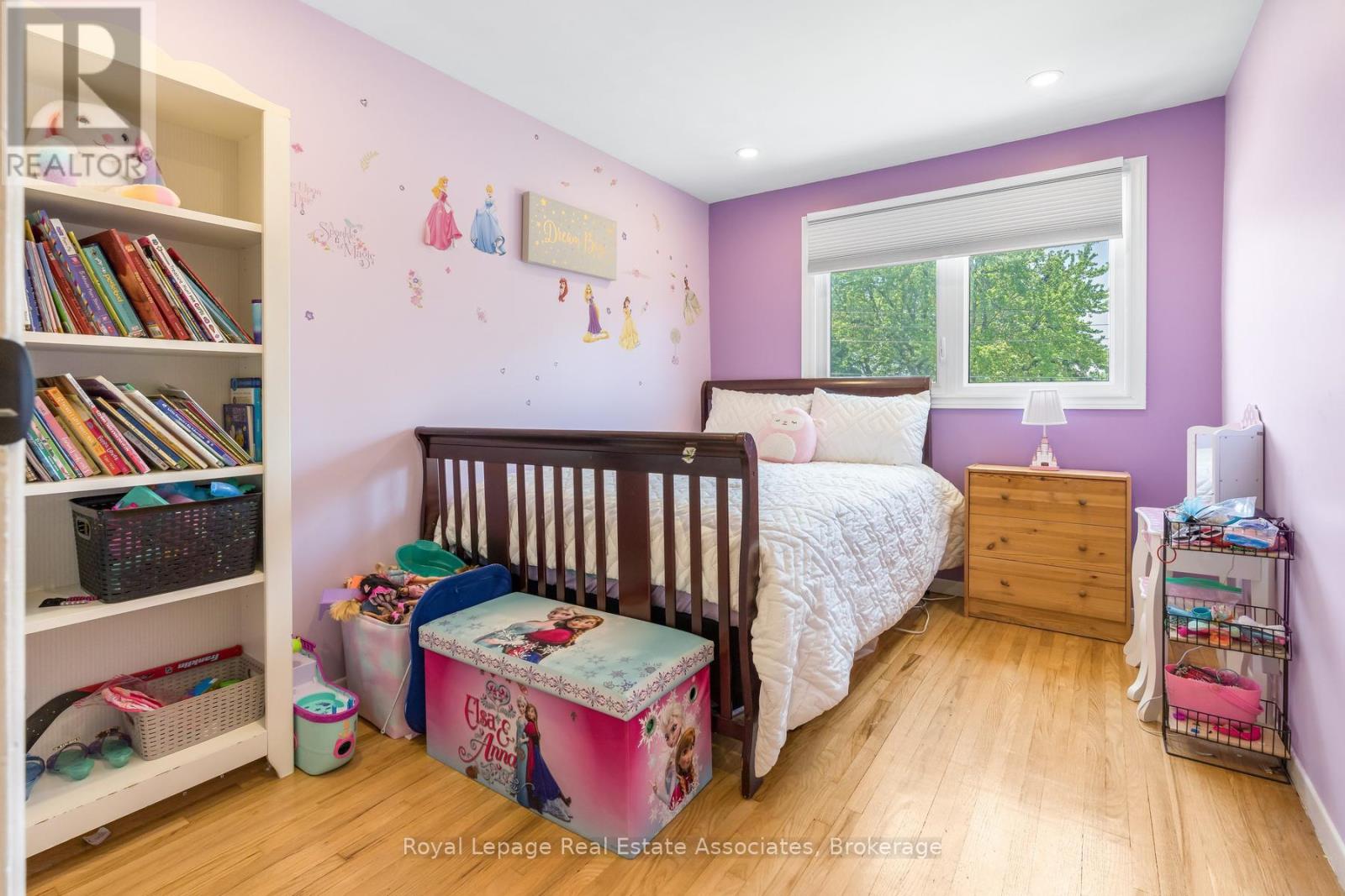 26 MARILYN CRESCENT - 20