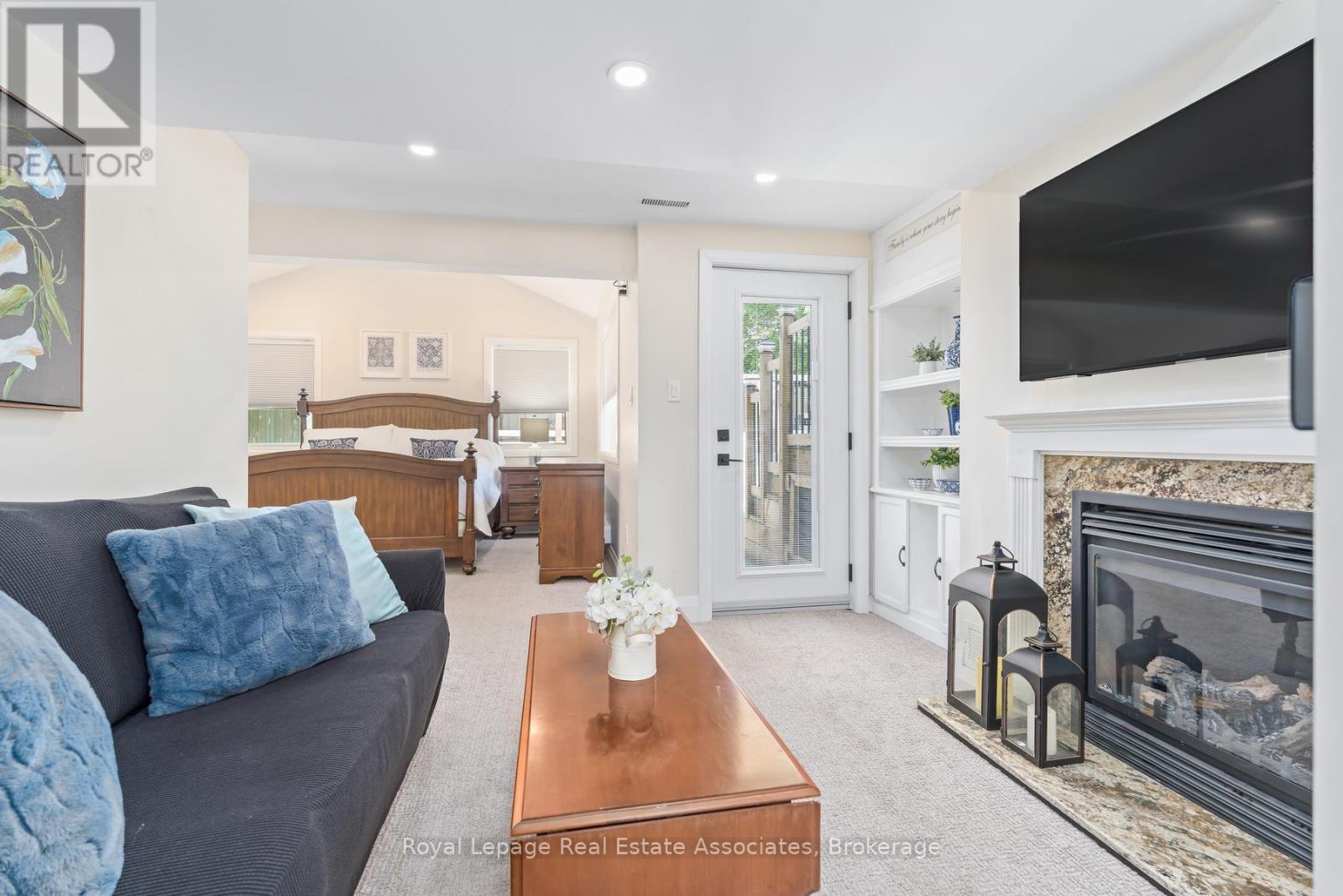 26 MARILYN CRESCENT - 23