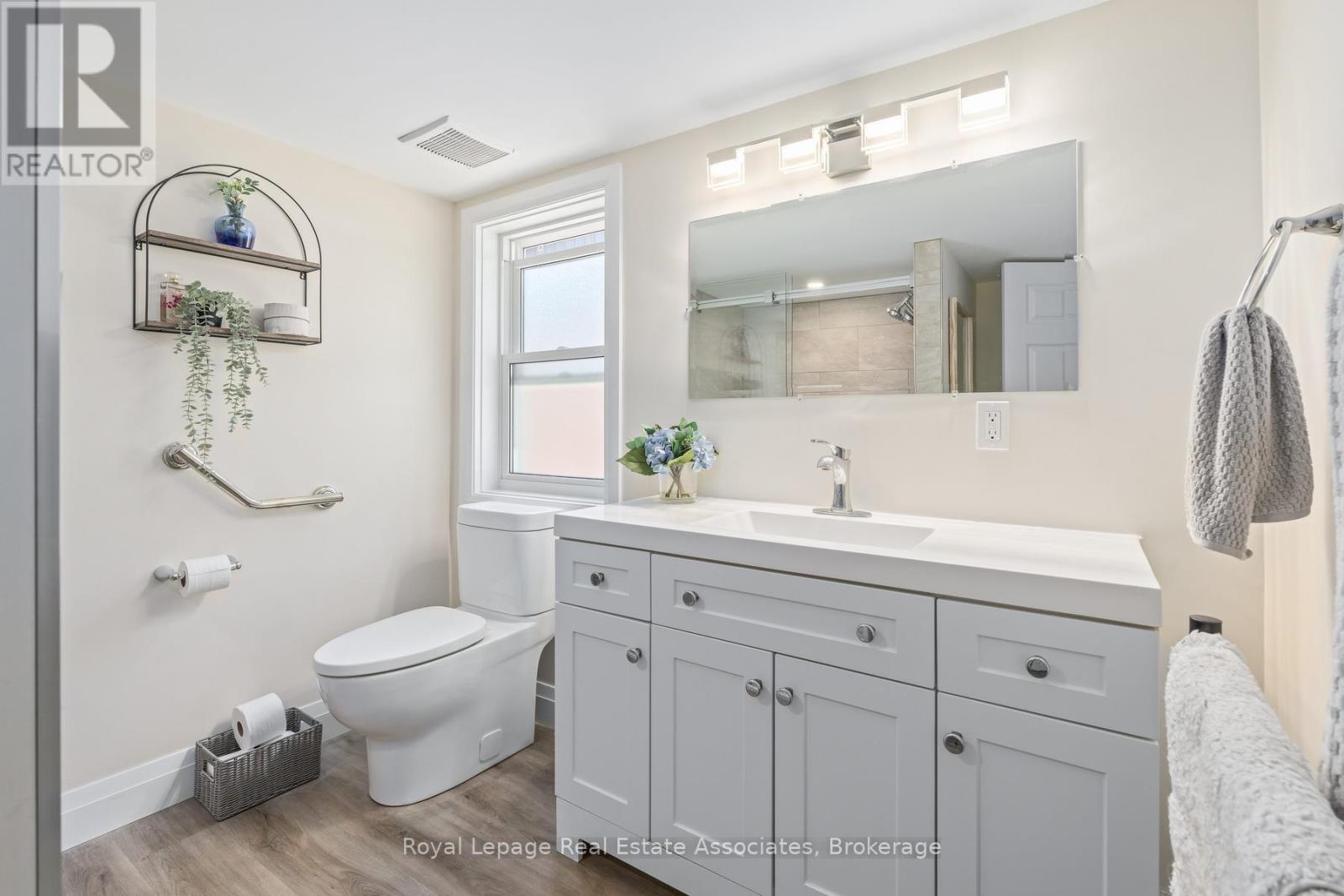26 MARILYN CRESCENT - 26