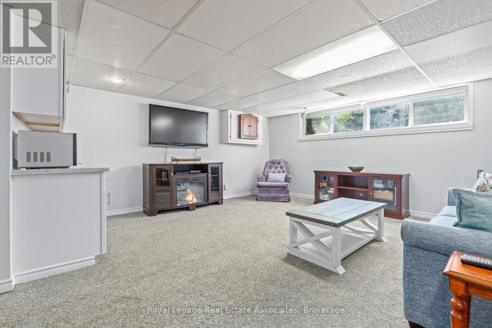 26 MARILYN CRESCENT - 28
