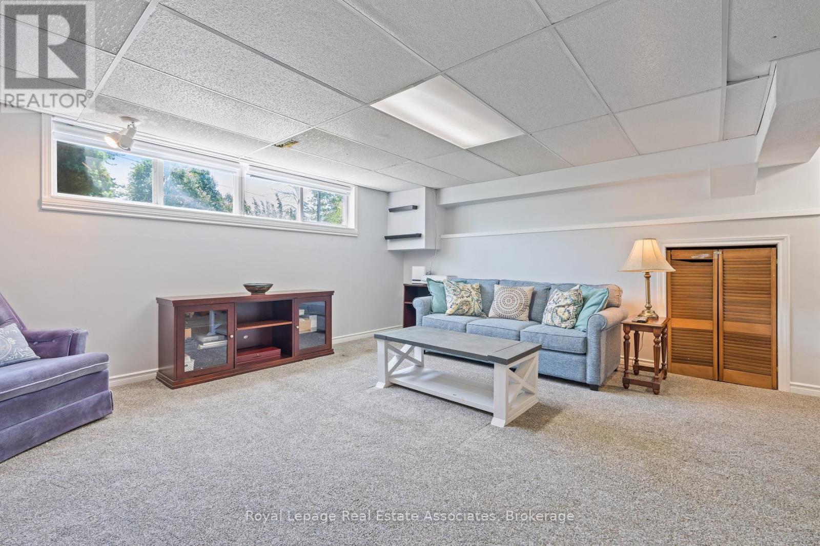 26 MARILYN CRESCENT - 29