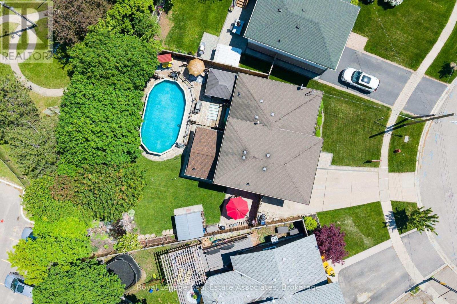 26 MARILYN CRESCENT - 33