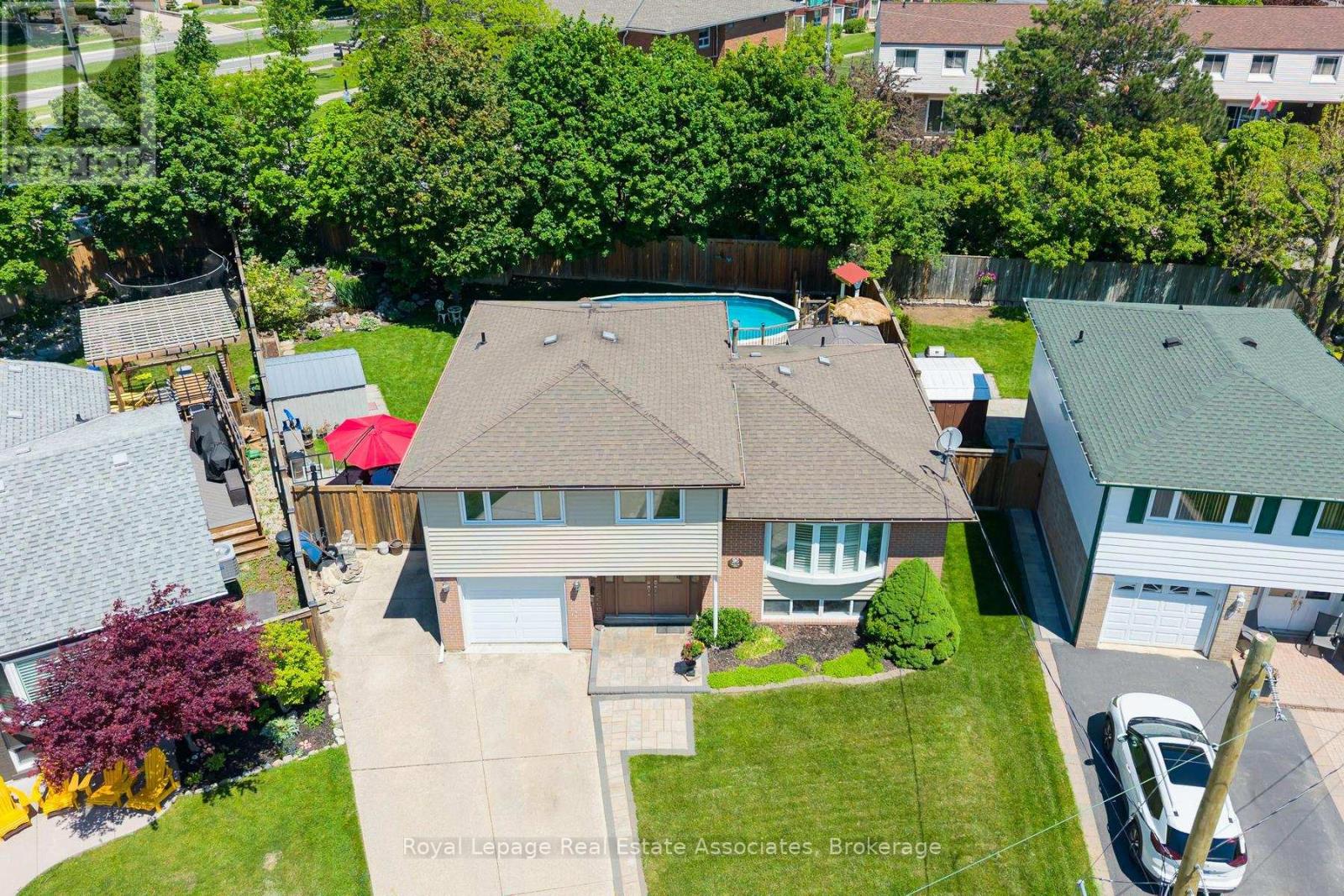 26 MARILYN CRESCENT - 4