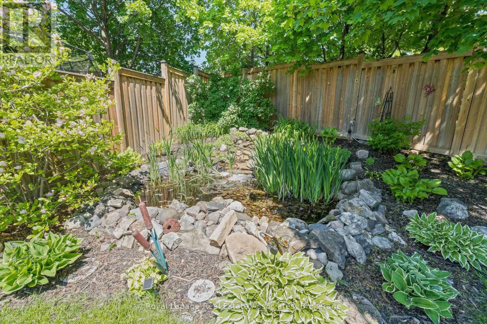 26 MARILYN CRESCENT - 42