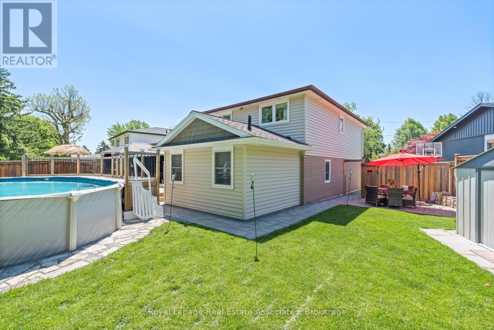 26 MARILYN CRESCENT - 43
