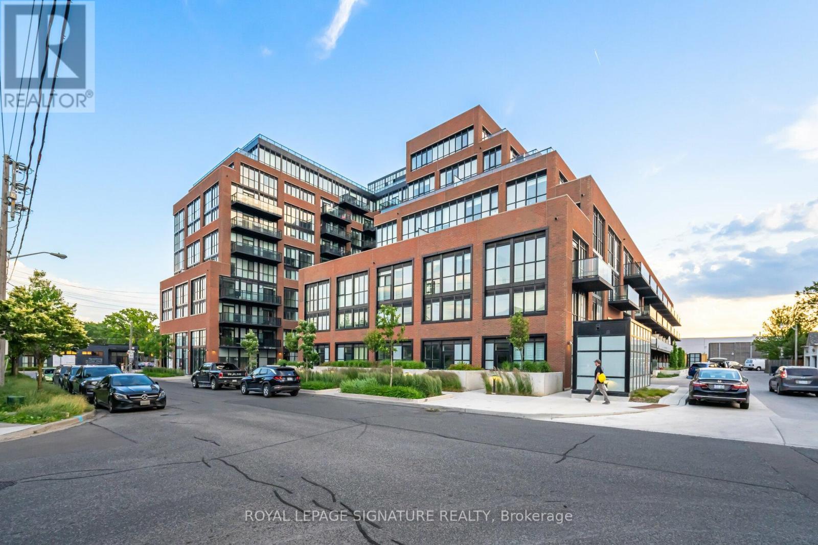 Listing photo of 815 - 2300 ST. CLAIR AVENUE W
