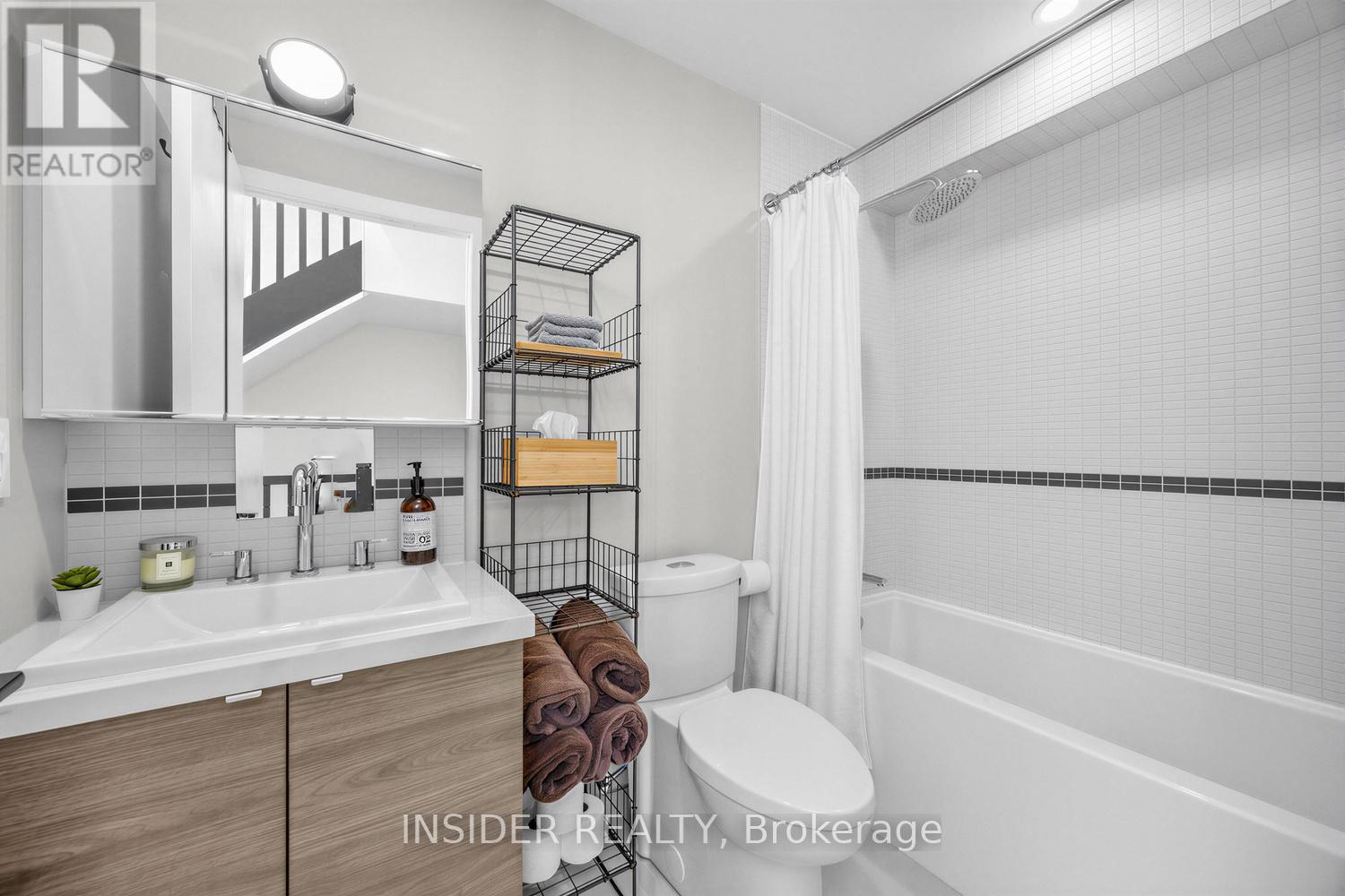 #303 35 WABASH AVENUE - 17