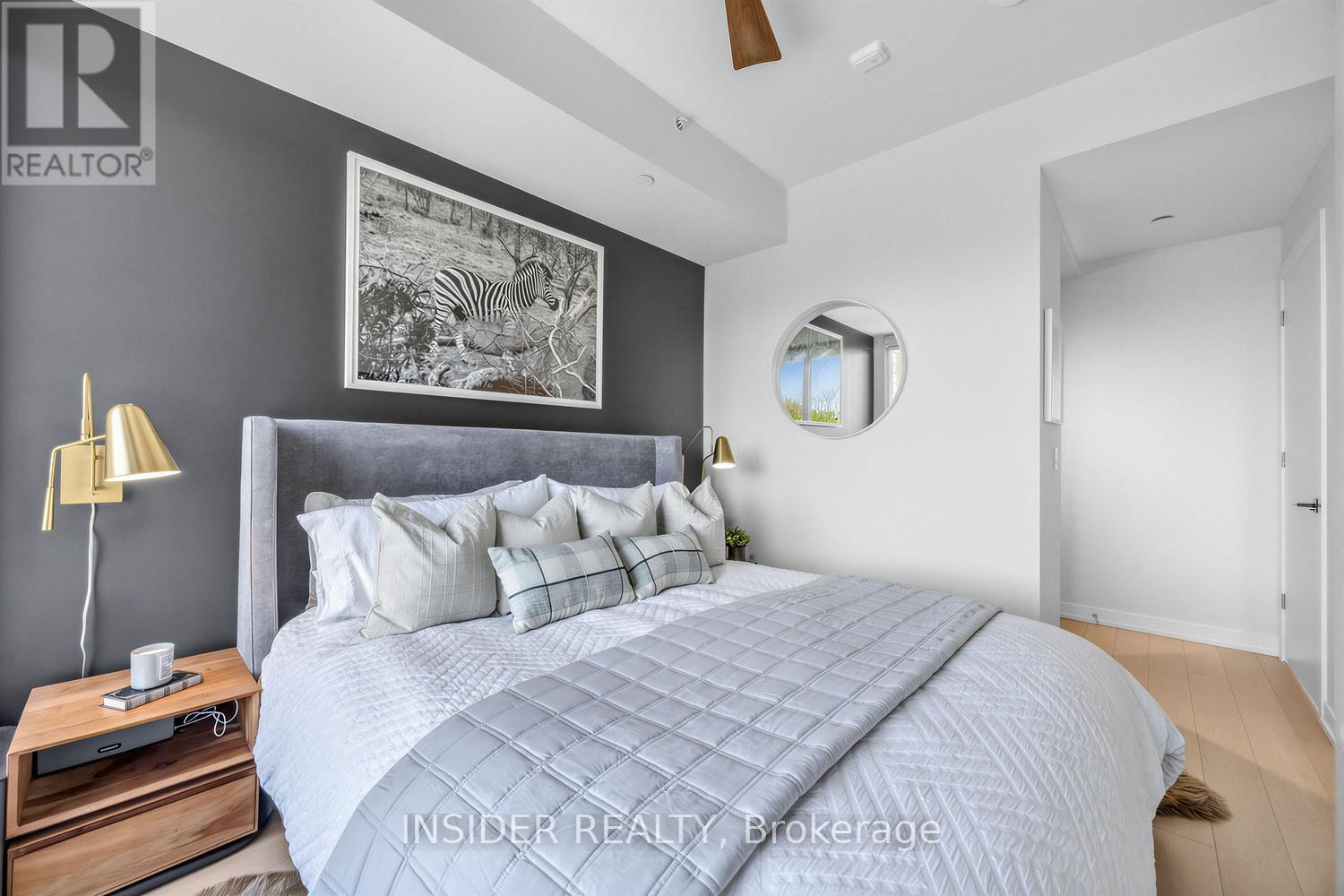 #303 35 WABASH AVENUE - 24