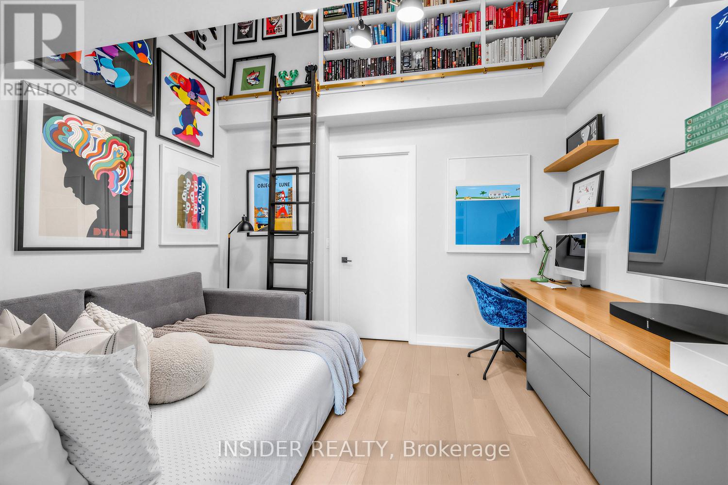 #303 35 WABASH AVENUE - 27
