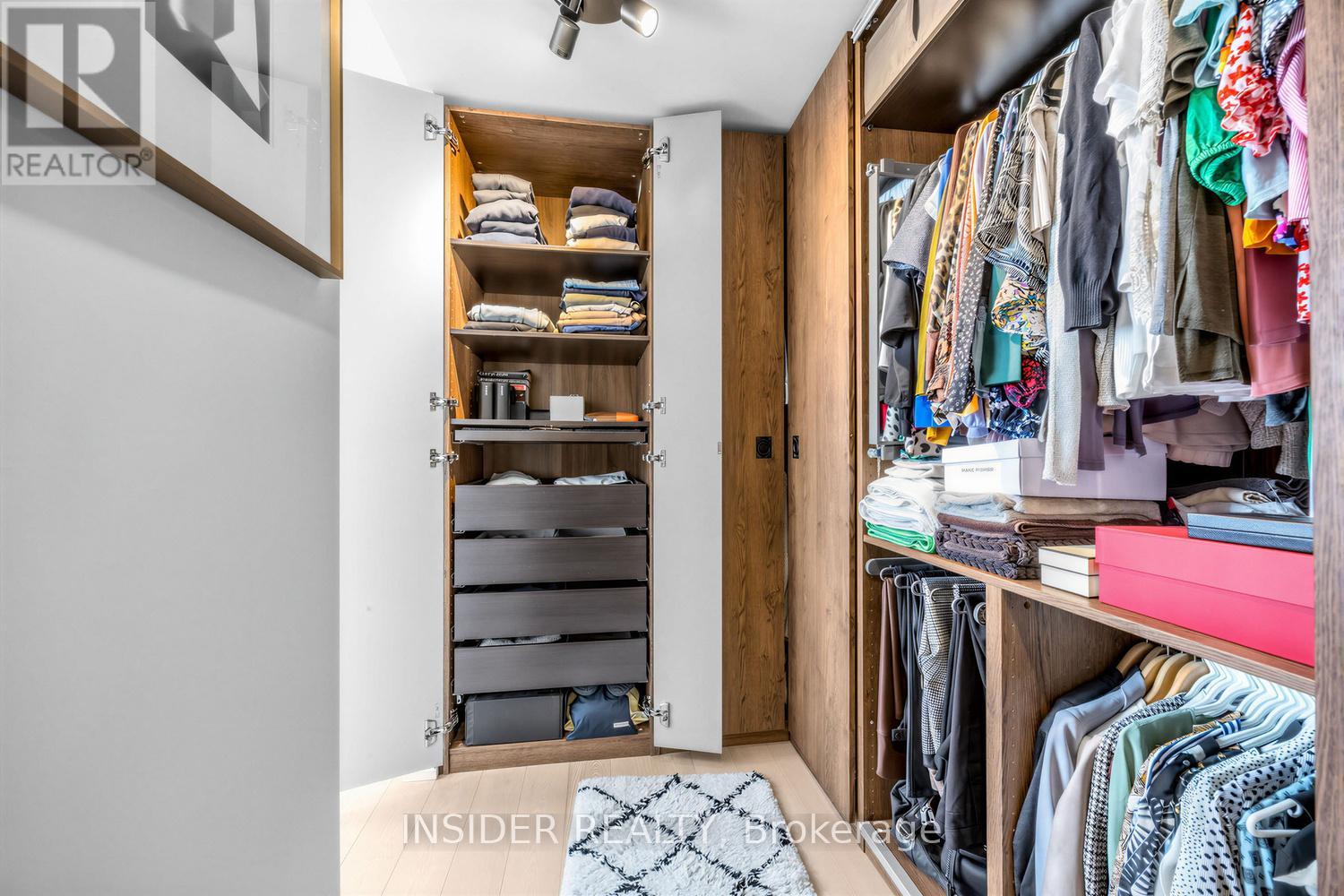 #303 35 WABASH AVENUE - 33