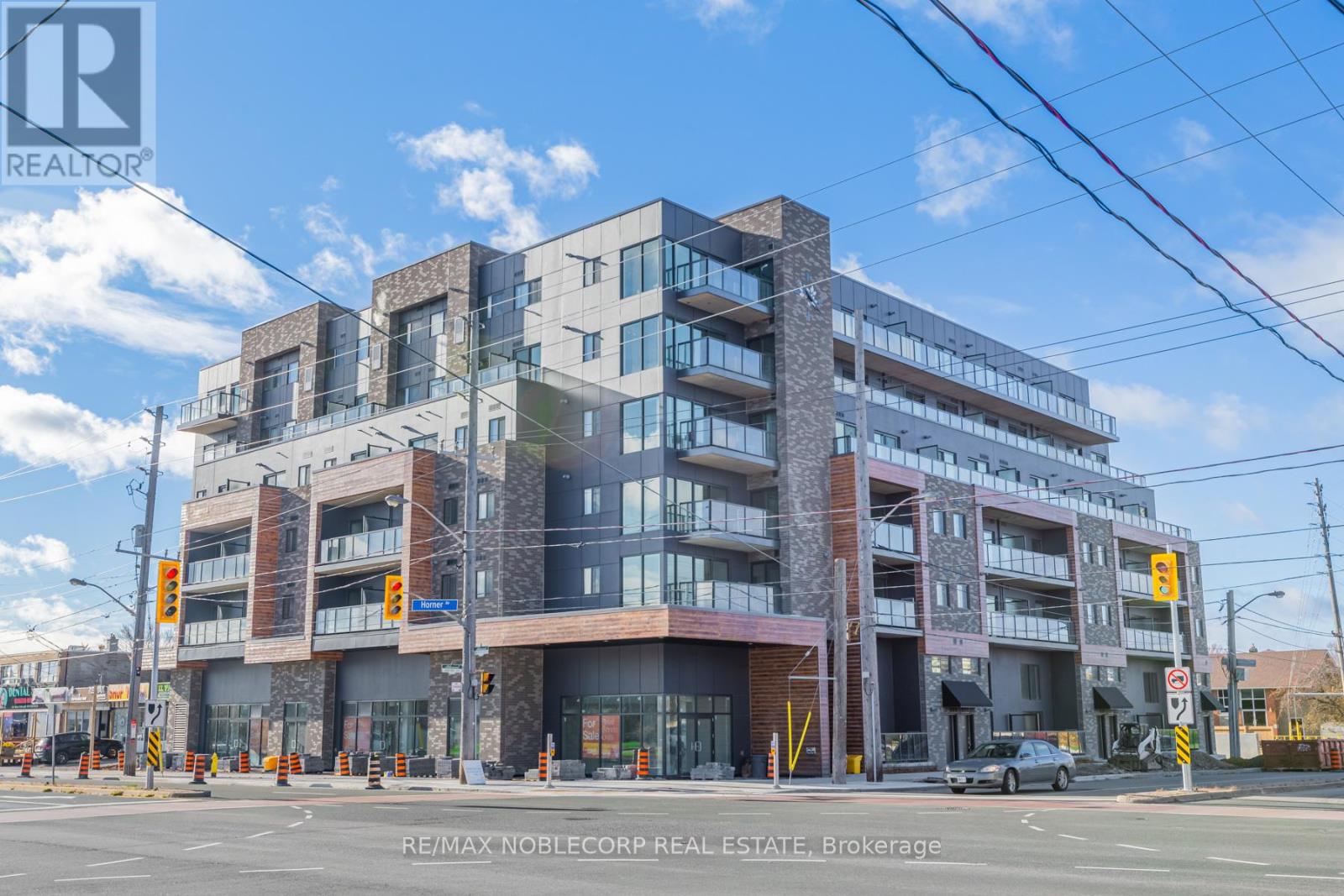 Listing photo of 301 - 408 BROWN'S LINE