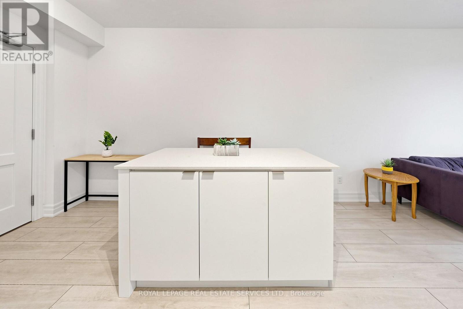 #3410 30 ELM DRIVE - 24