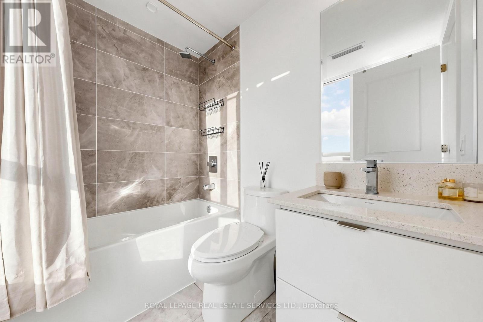 #3410 30 ELM DRIVE - 31