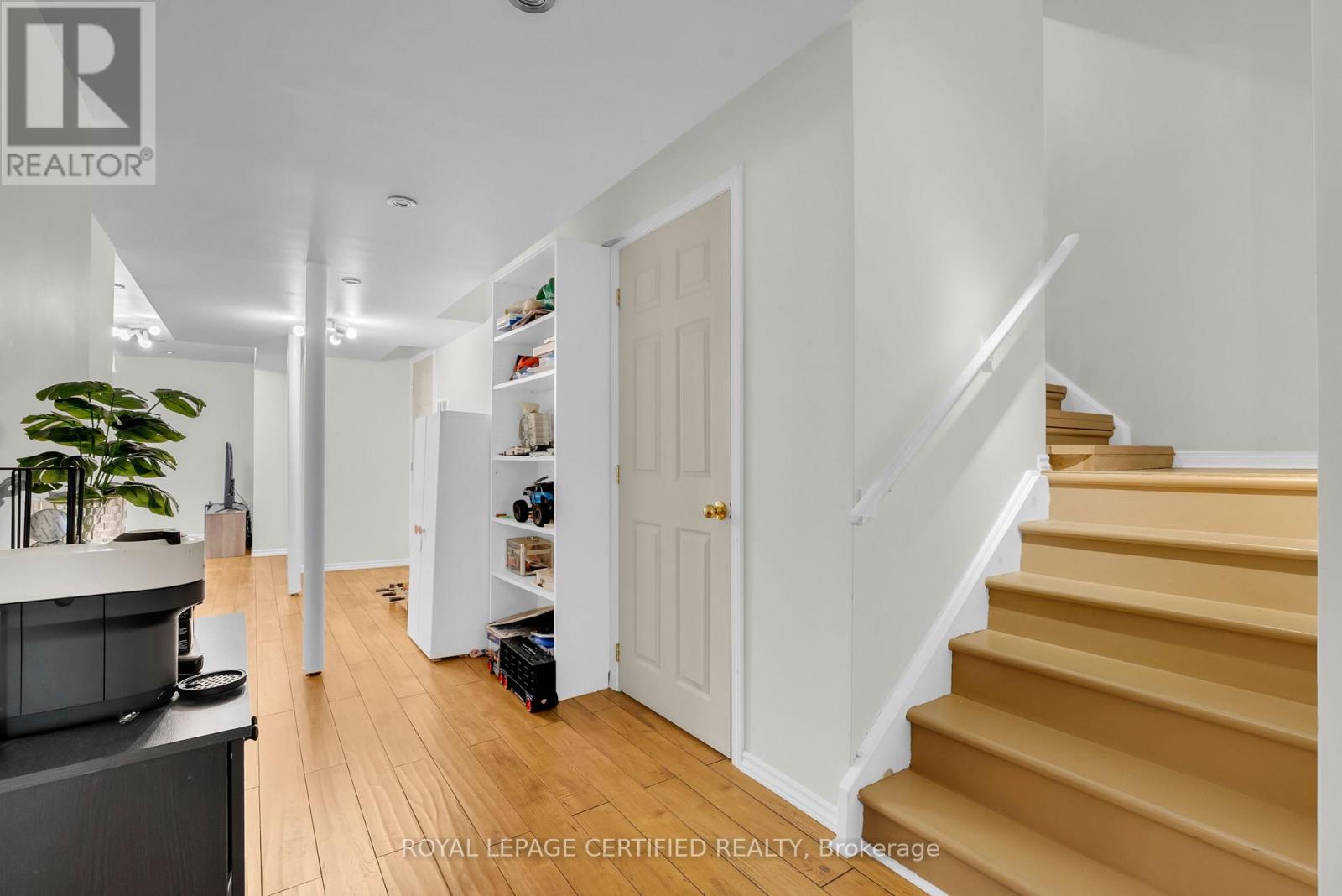 384 DUNCAN LANE