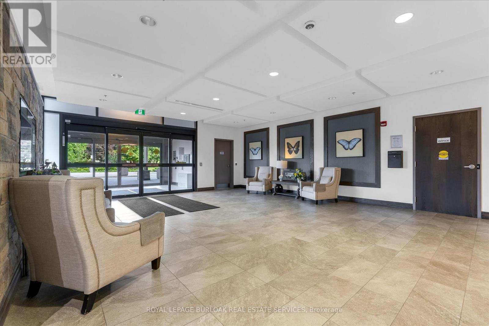 #113 3290 NEW STREET - 32