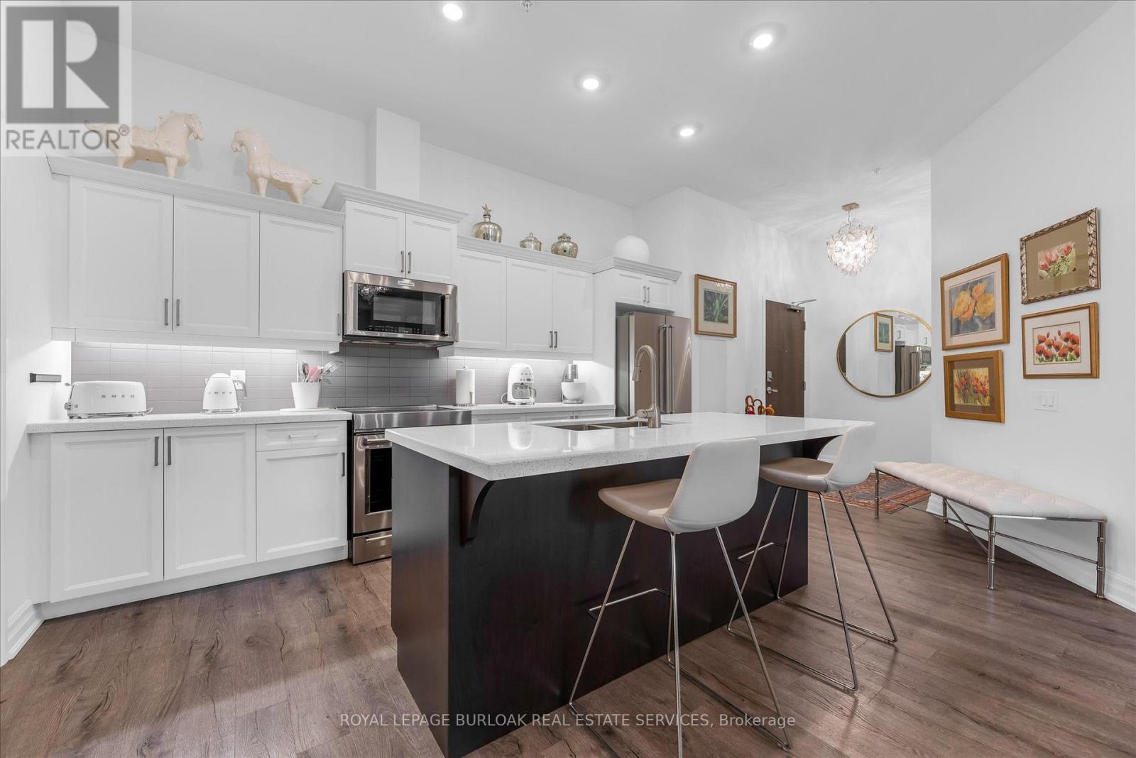 #113 3290 NEW STREET - 6