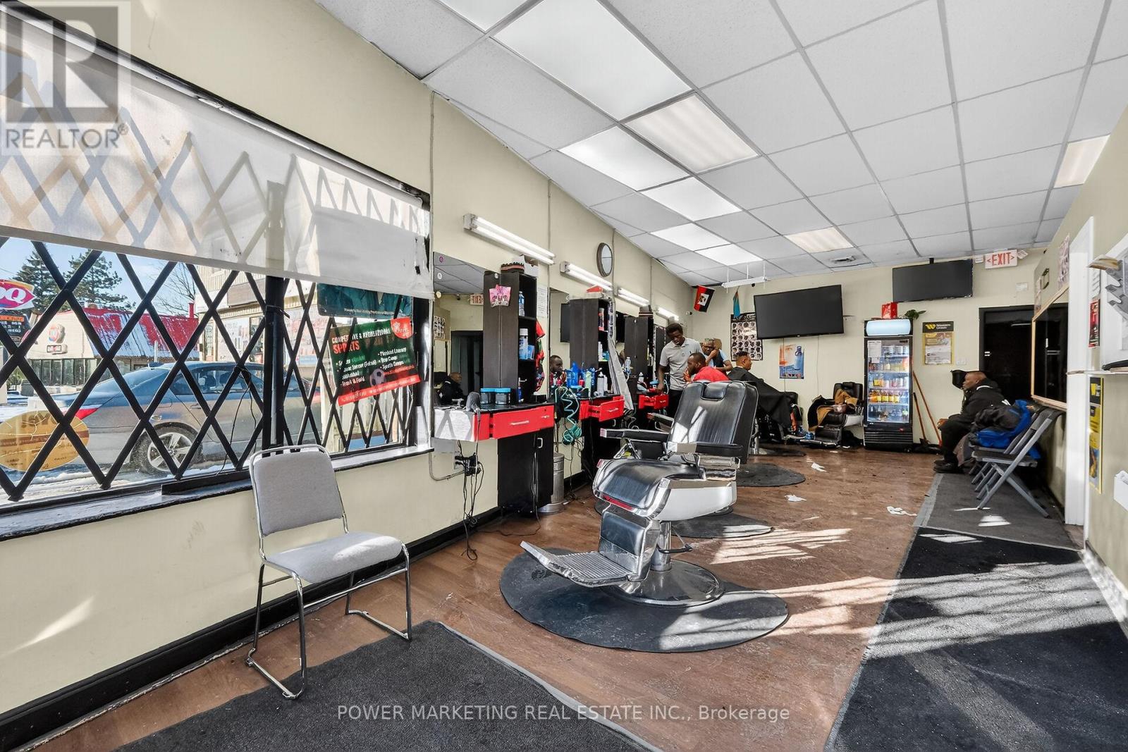 Retail for Sale in Ottawa – 411 MCARTHUR AVENUE, Ottawa – MLS# X13221654 - Image 15