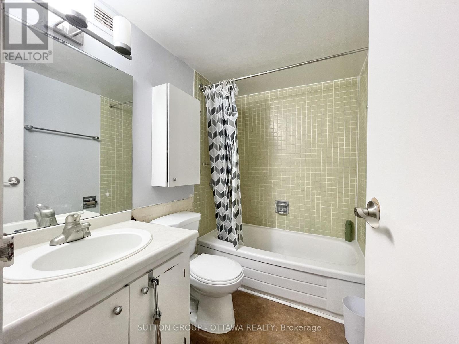 3 Bed, 2 Bath Apartment for Sale in Ottawa – 704 – 900 DYNES ROAD, Ottawa – MLS# X13221720 - Image 1