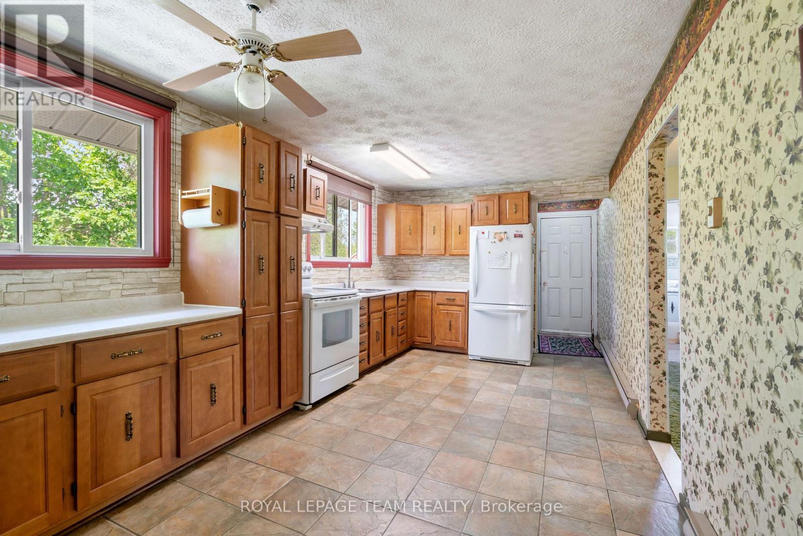 15615 DIXON ROAD - 11