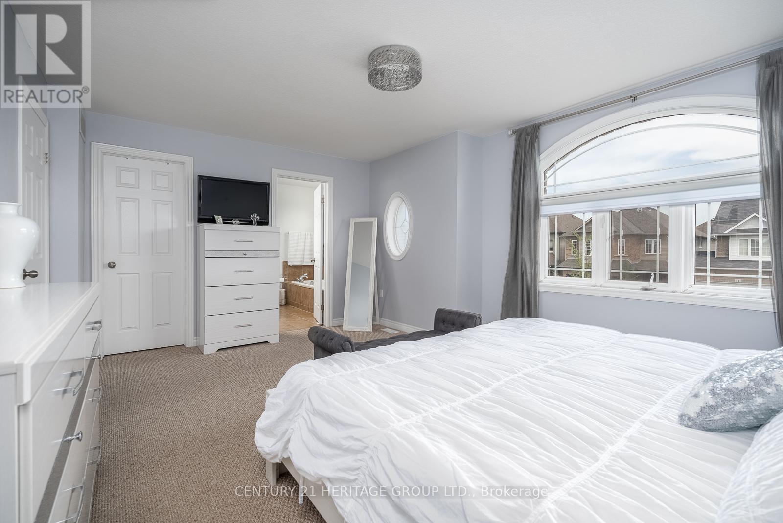 32 HYSLOP AVENUE - 15