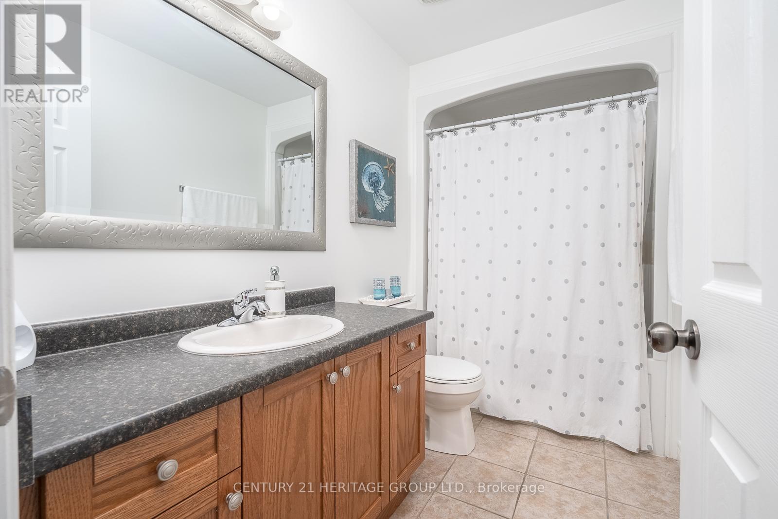 32 HYSLOP AVENUE - 22