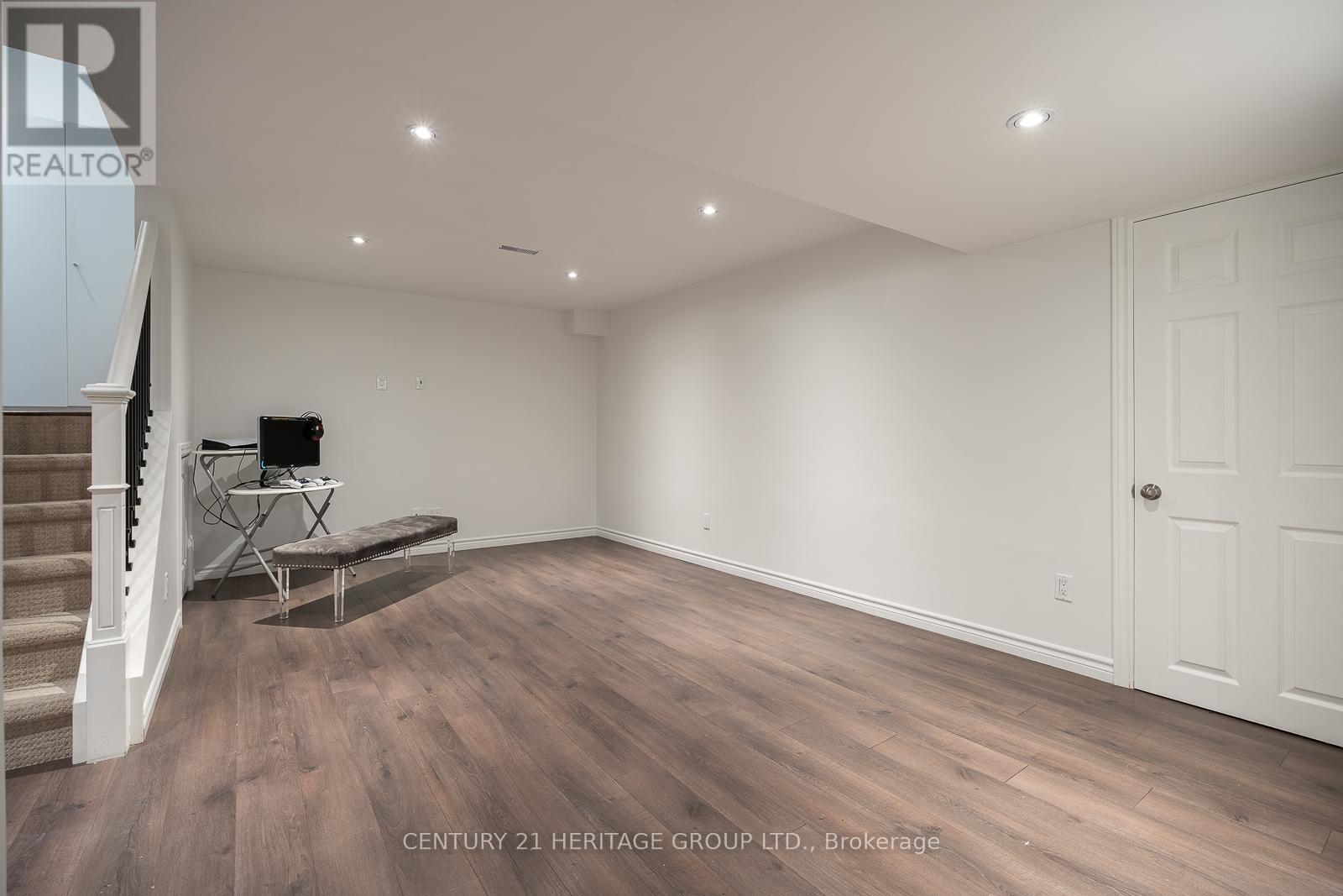 32 HYSLOP AVENUE - 25