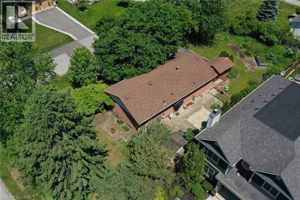 1304 AVON Crescent - 3