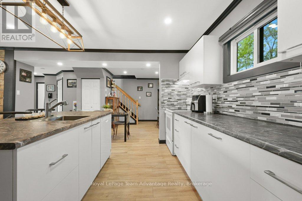 12 VICTORIA AVENUE - 16