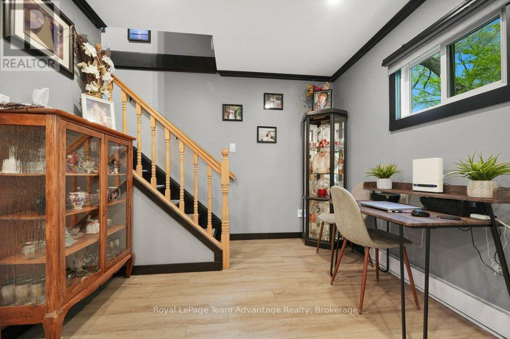 12 VICTORIA AVENUE - 23