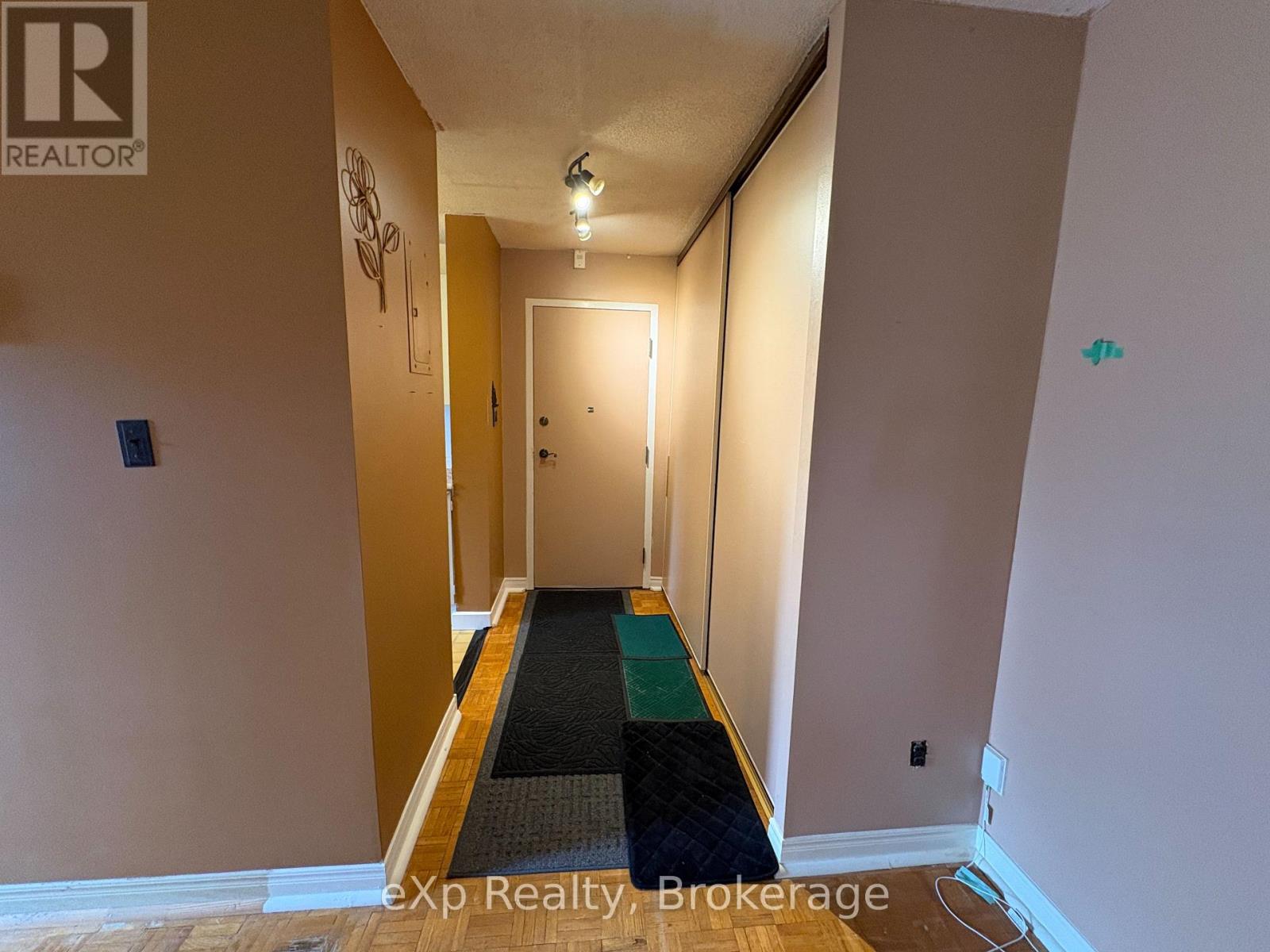 #303 925 10TH AVENUE E - 7