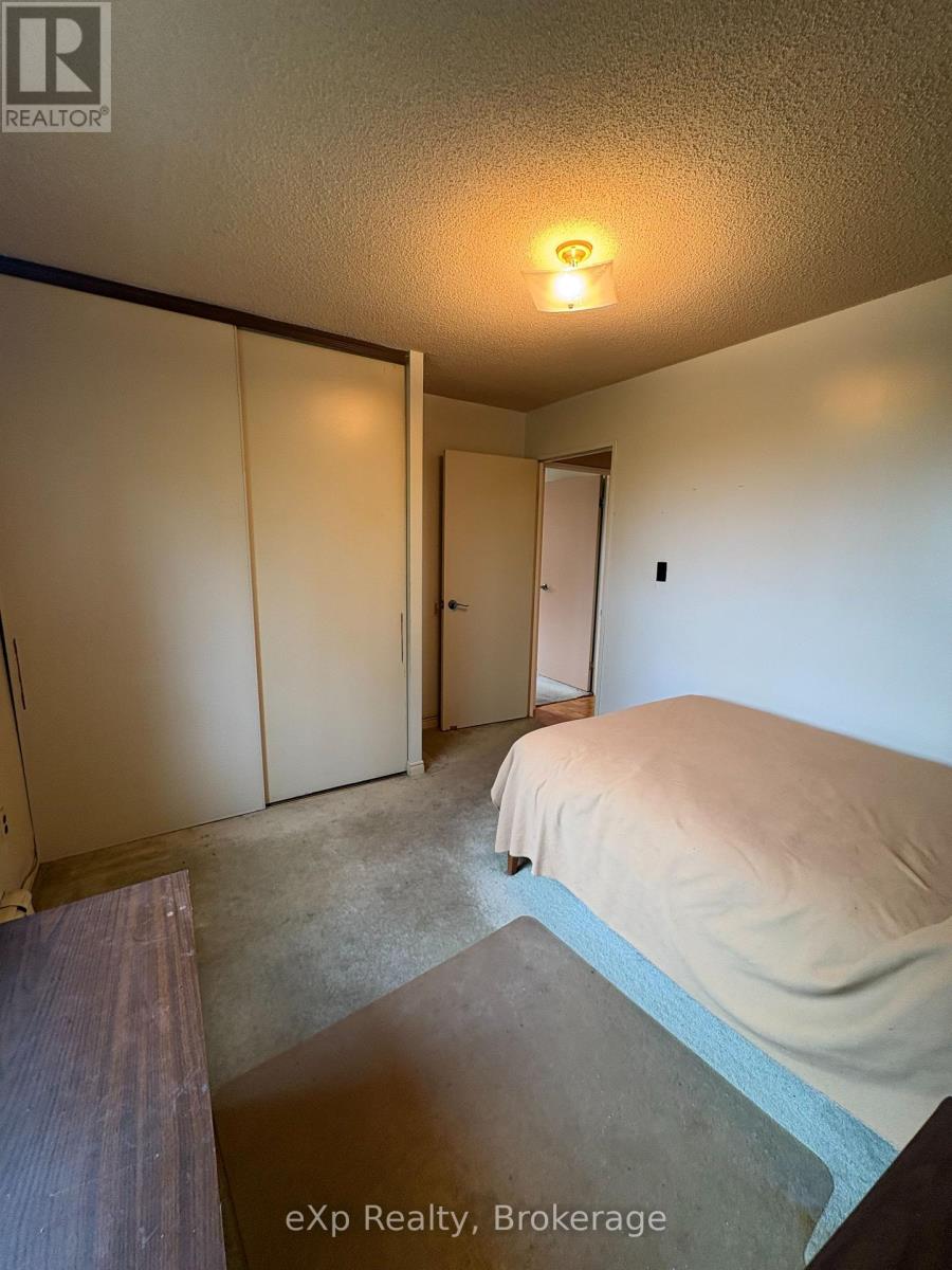 #303 925 10TH AVENUE E - 9
