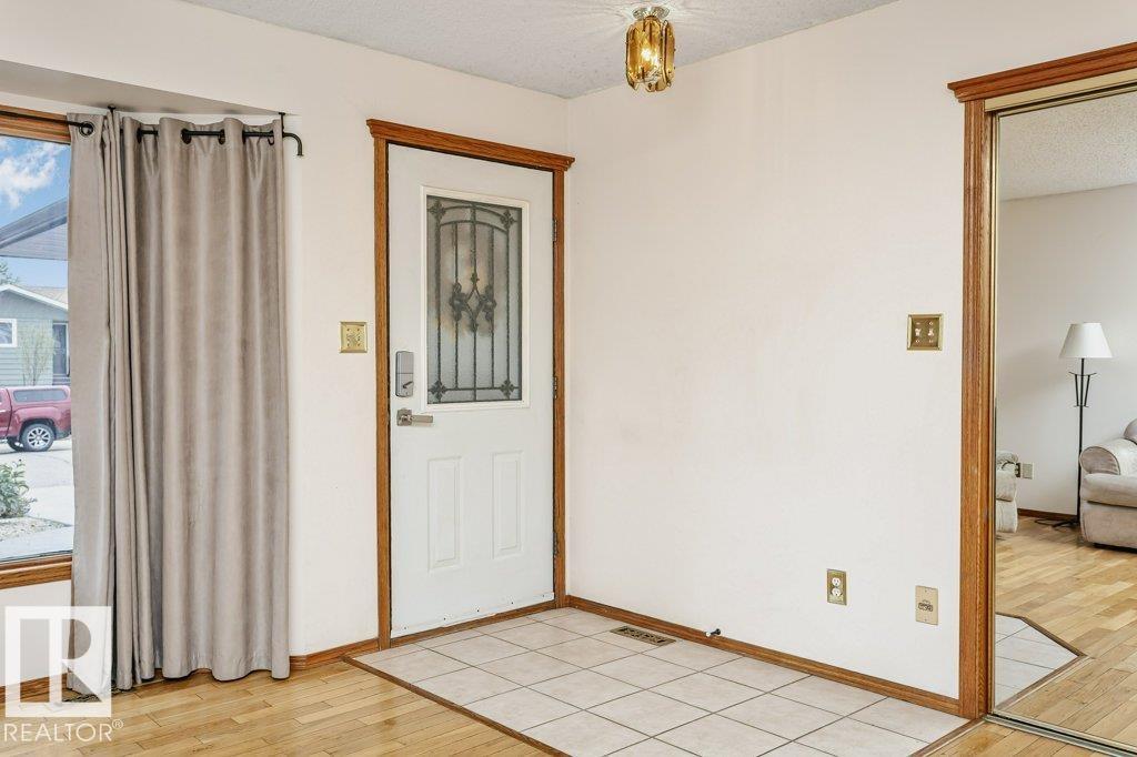 4923 11A AV NW - 10