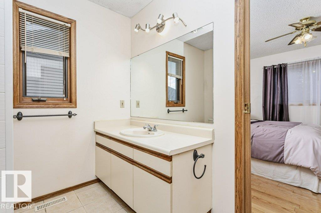 4923 11A AV NW - 16