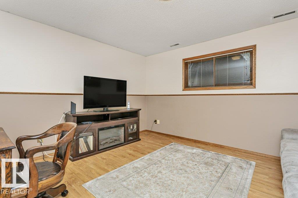 4923 11A AV NW - 21