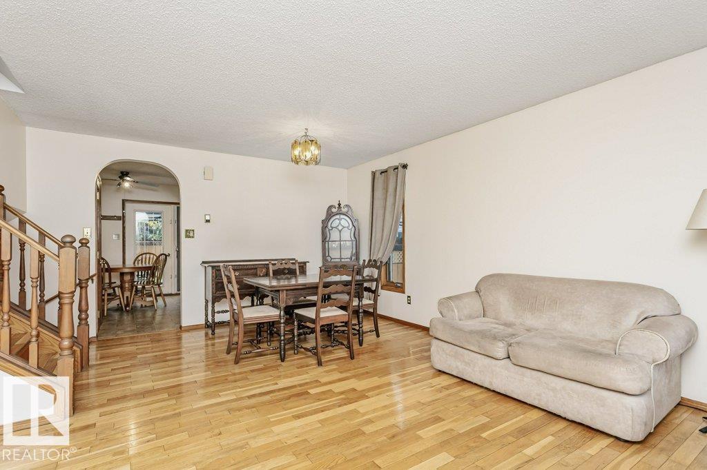 4923 11A AV NW - 8