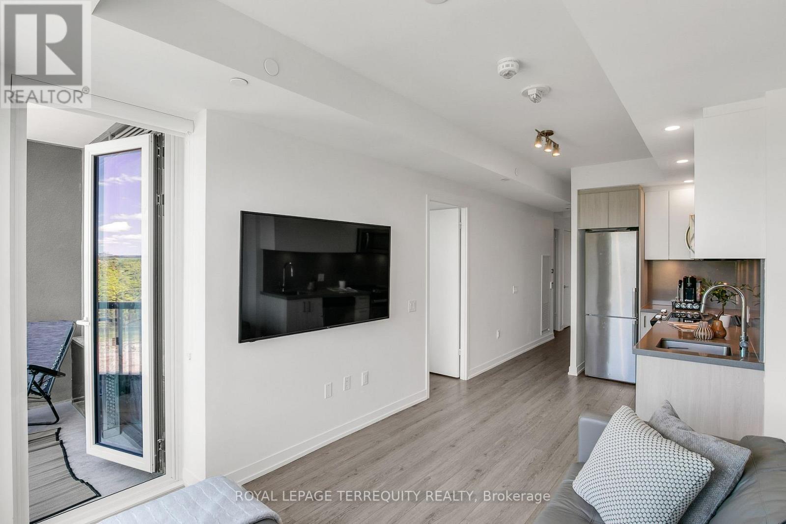 #517W 3 ROSEWATER STREET - 10