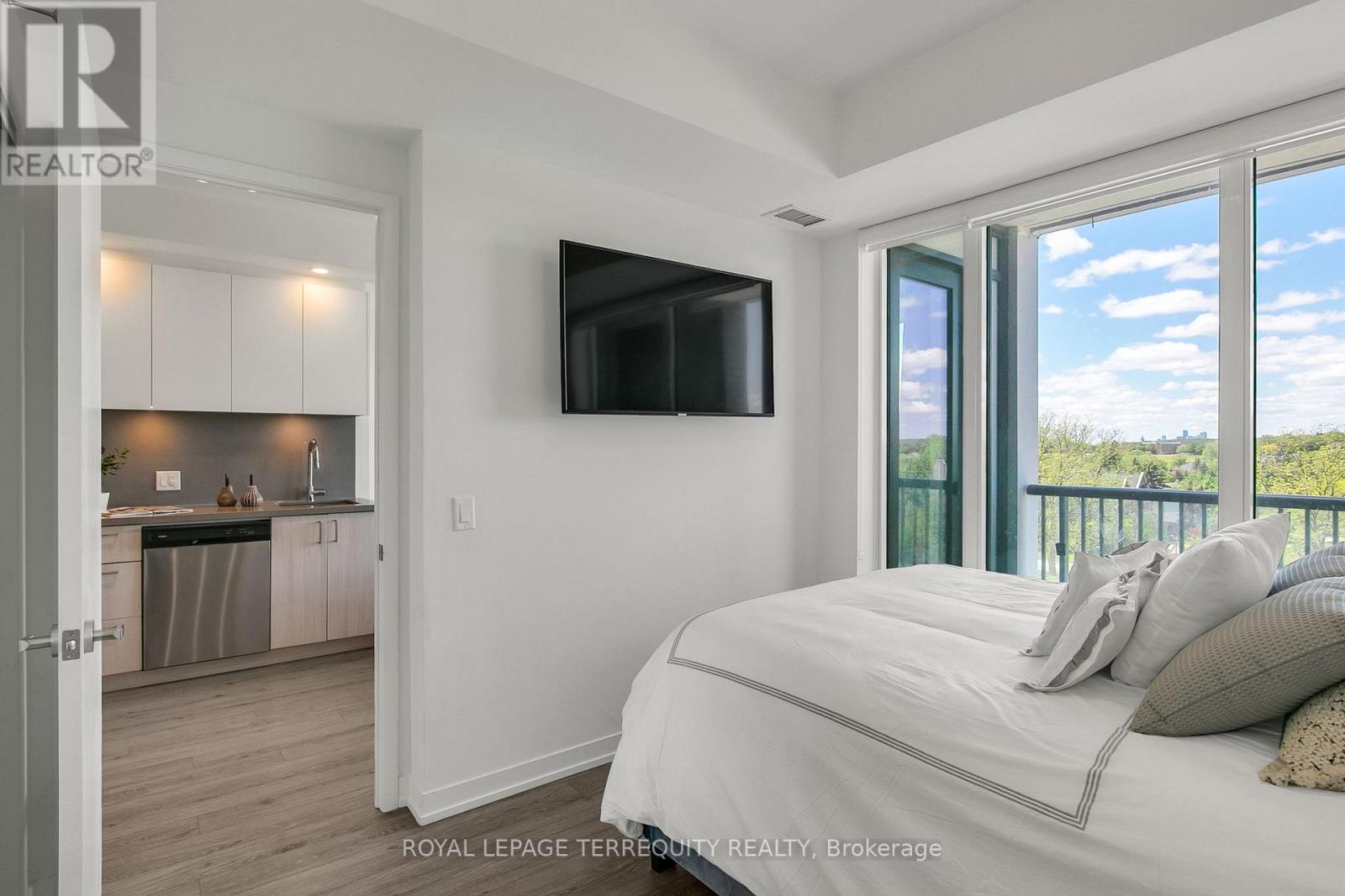 #517W 3 ROSEWATER STREET - 19