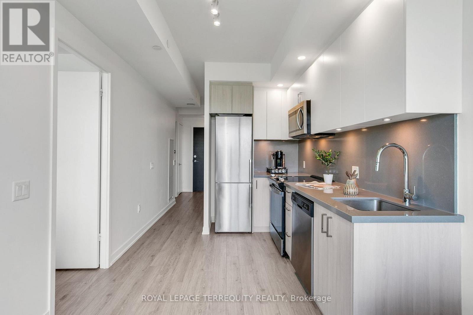 #517W 3 ROSEWATER STREET - 14