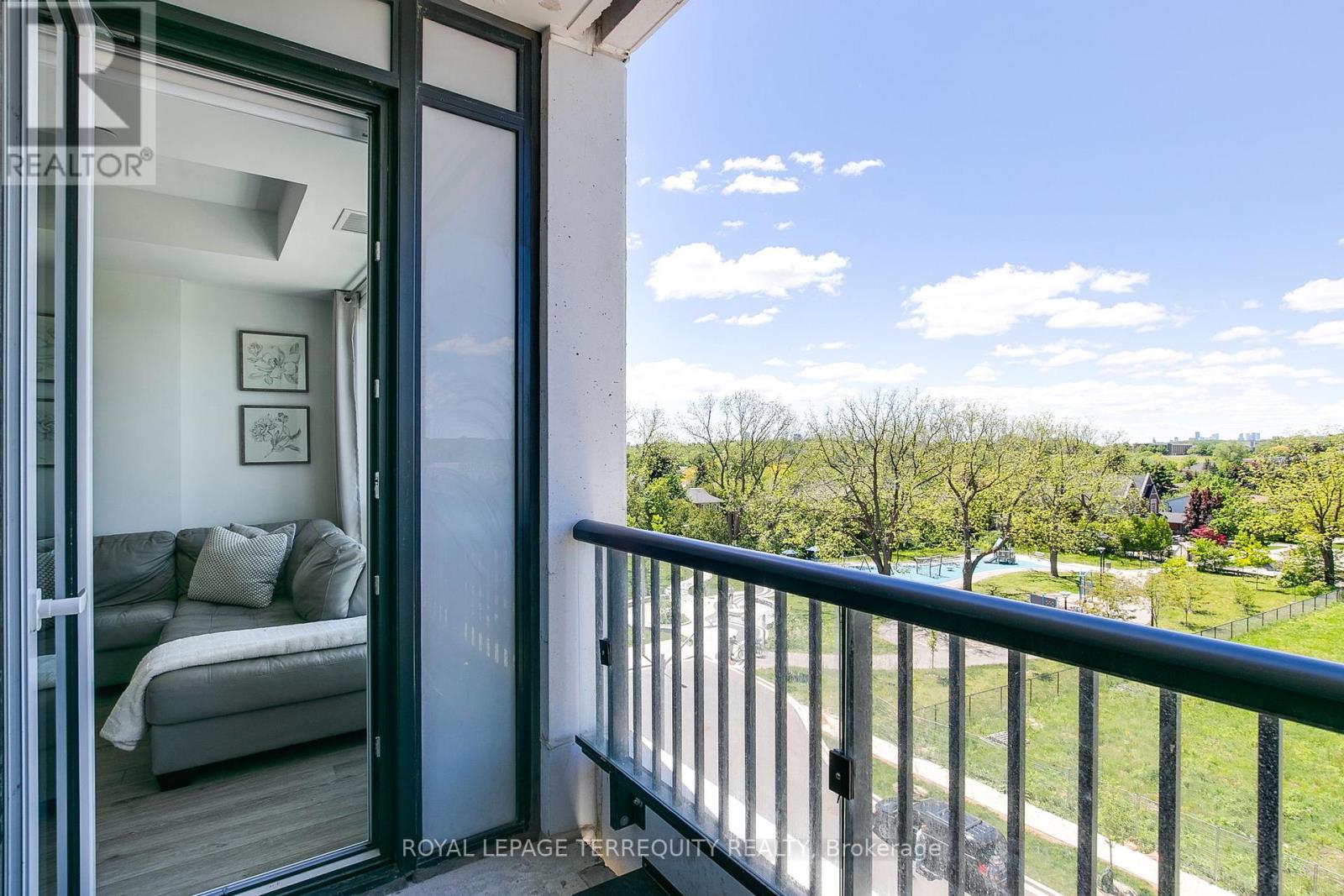 #517W 3 ROSEWATER STREET - 27