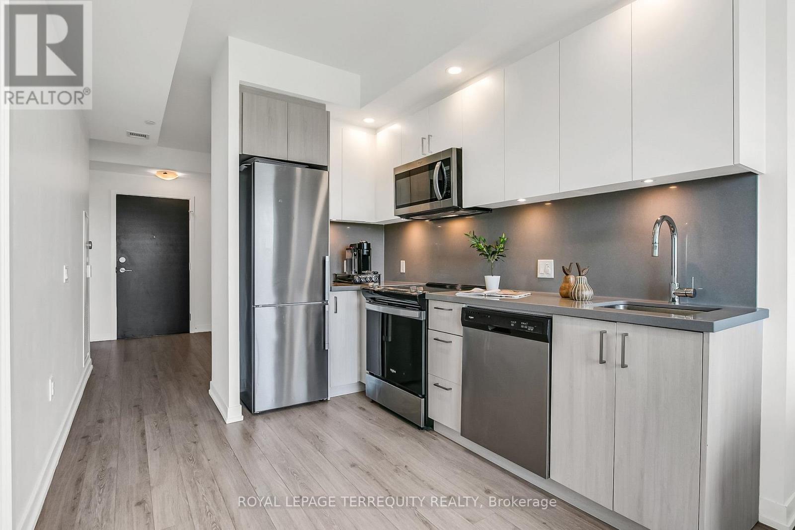 #517W 3 ROSEWATER STREET - 13