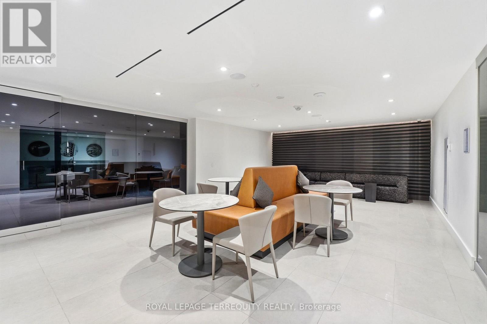 #517W 3 ROSEWATER STREET - 33