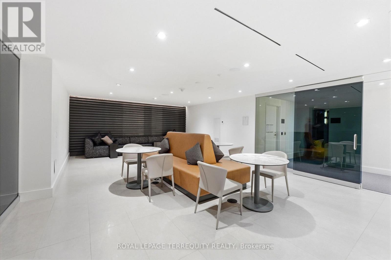 #517W 3 ROSEWATER STREET - 32