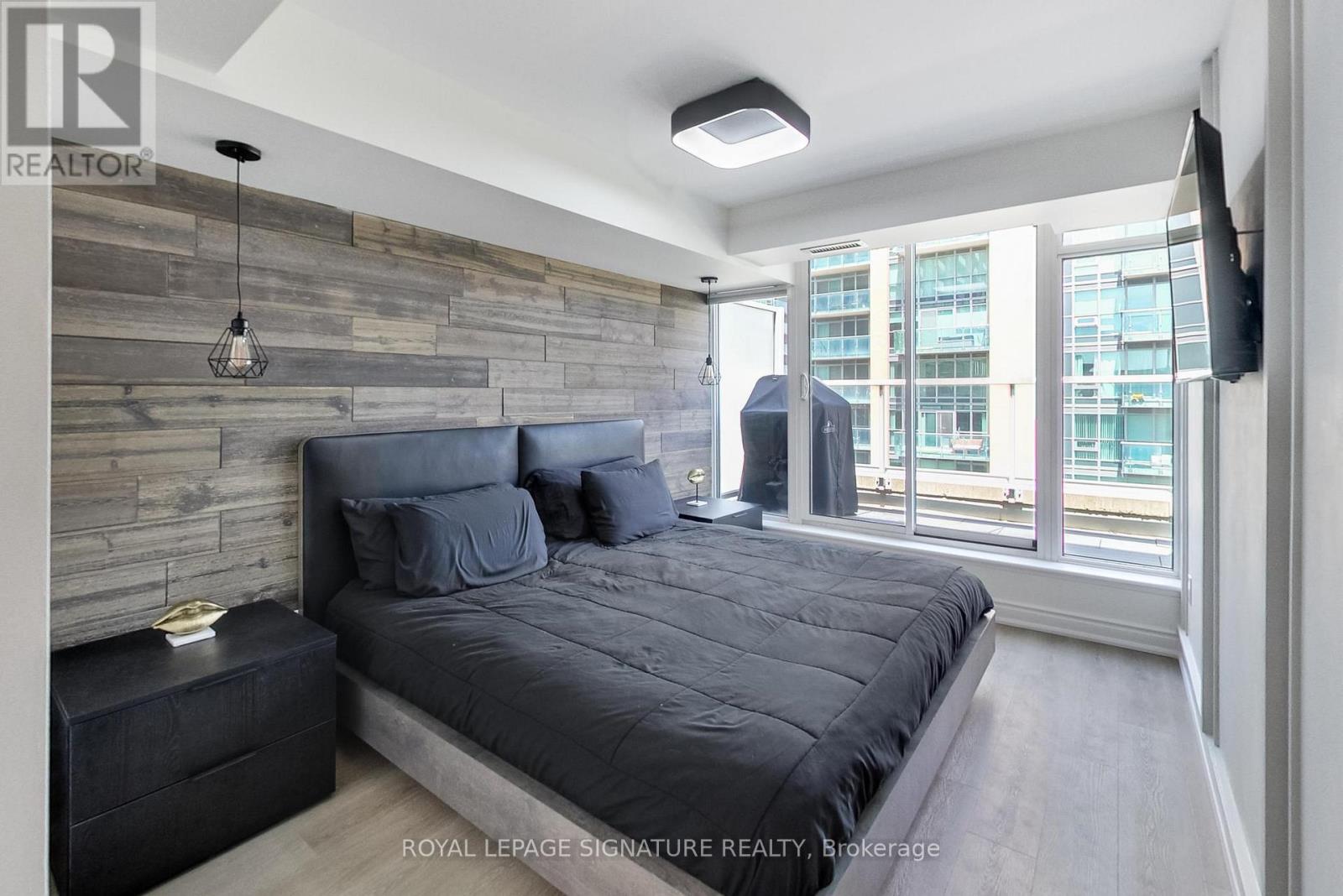 #727 85 EAST LIBERTY STREET - 21