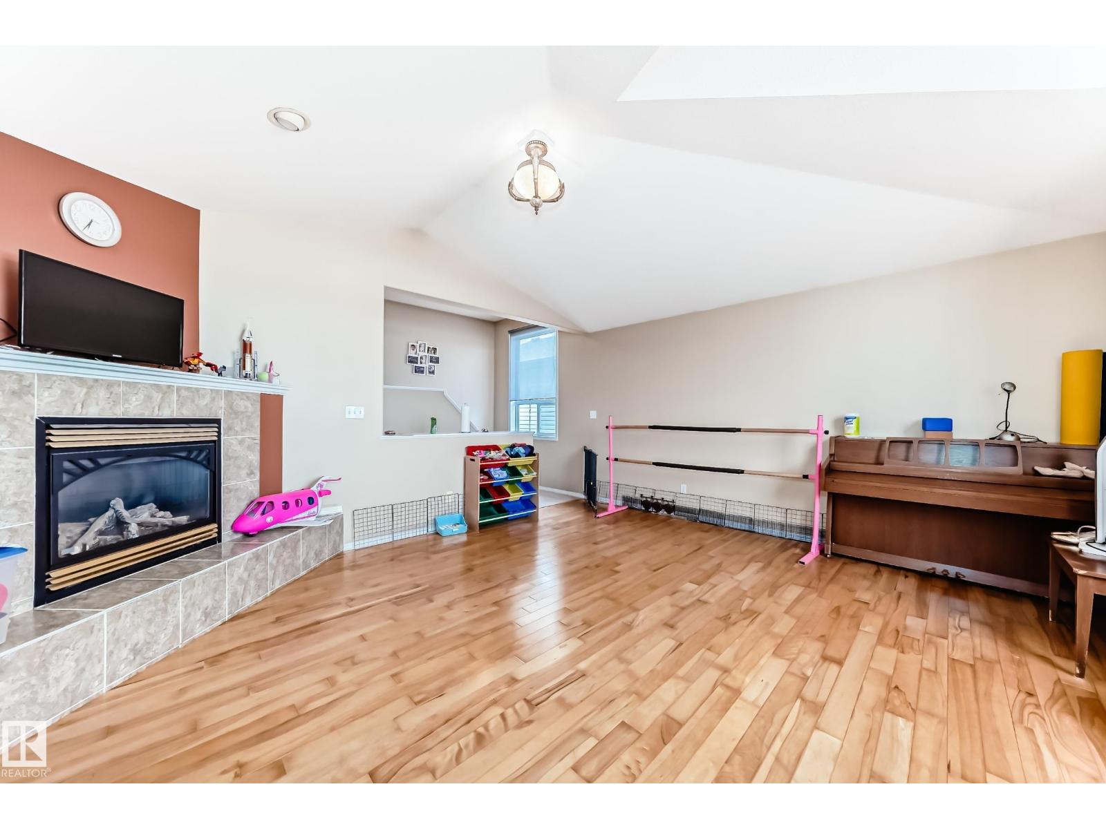 1815 36 AV NW - 26