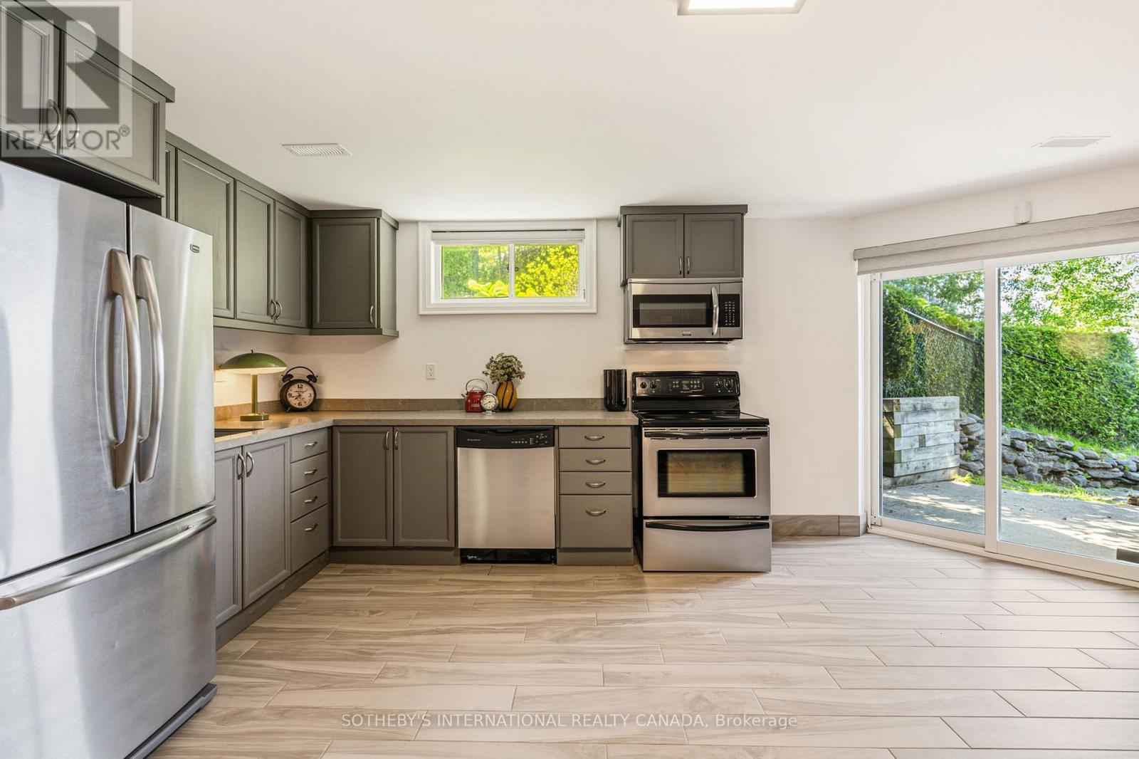 170 HEDGE ROAD - 44