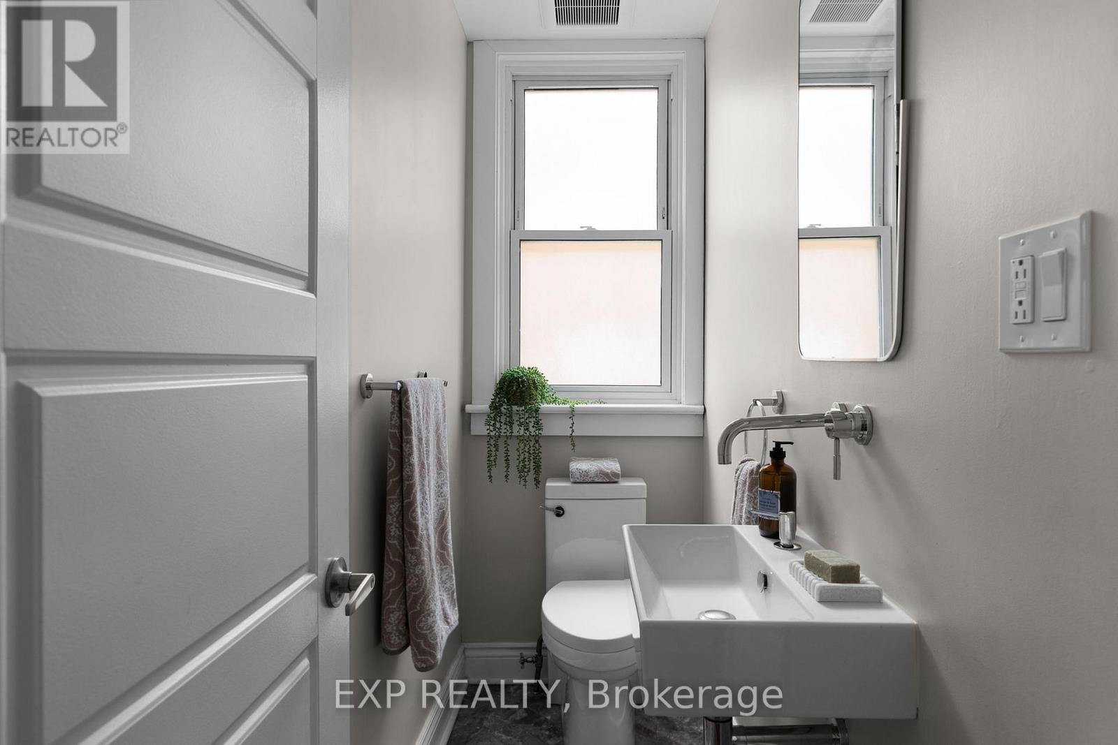 36 SOPHIA STREET W - 15