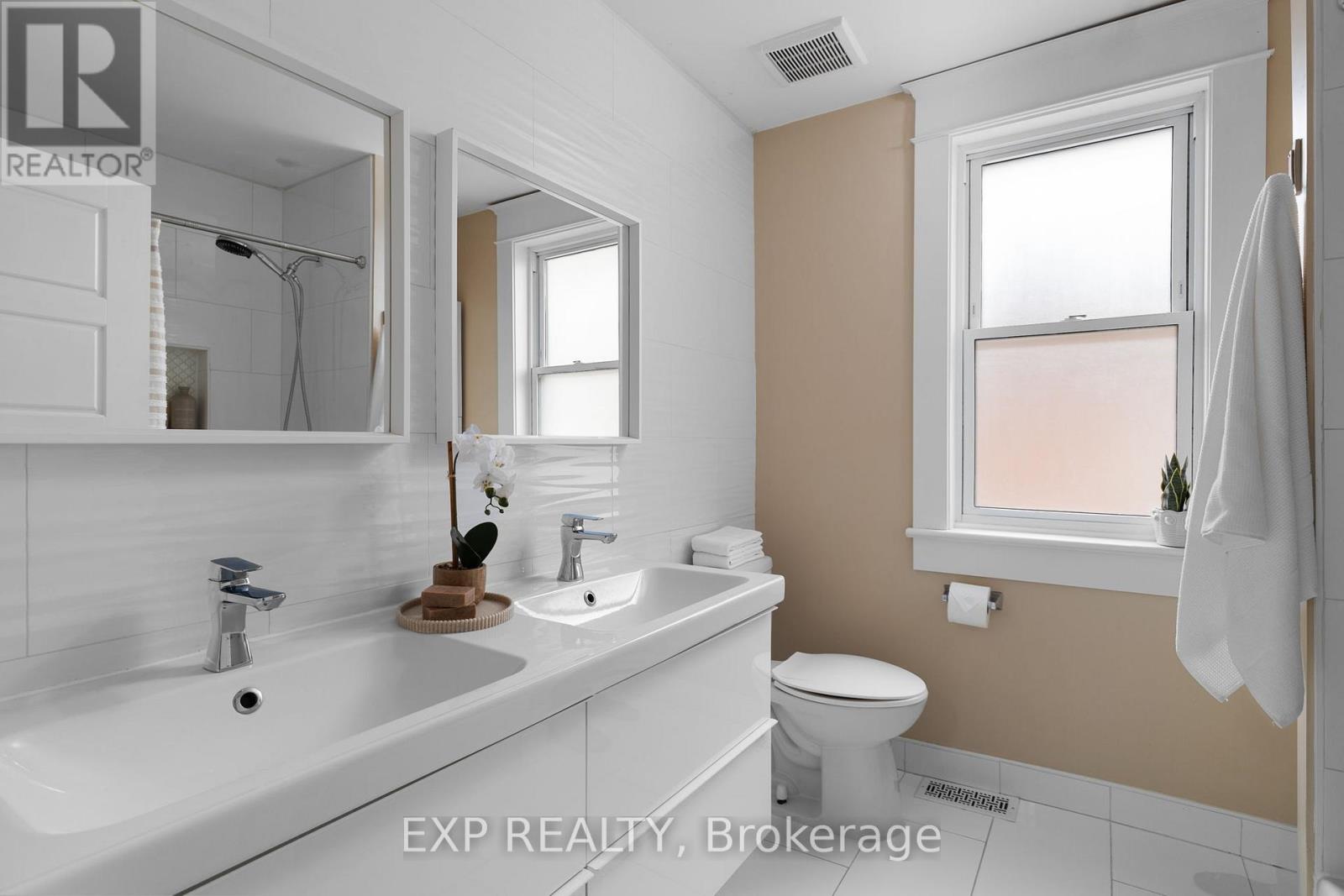36 SOPHIA STREET W - 20