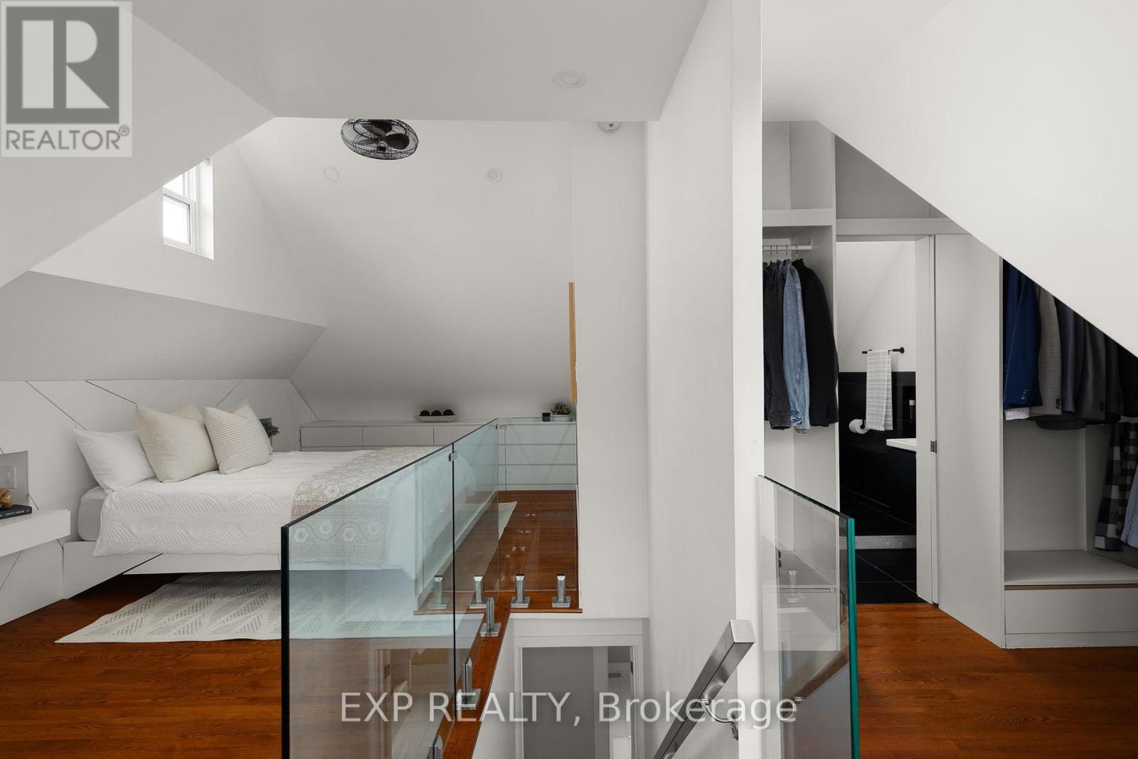 36 SOPHIA STREET W - 22